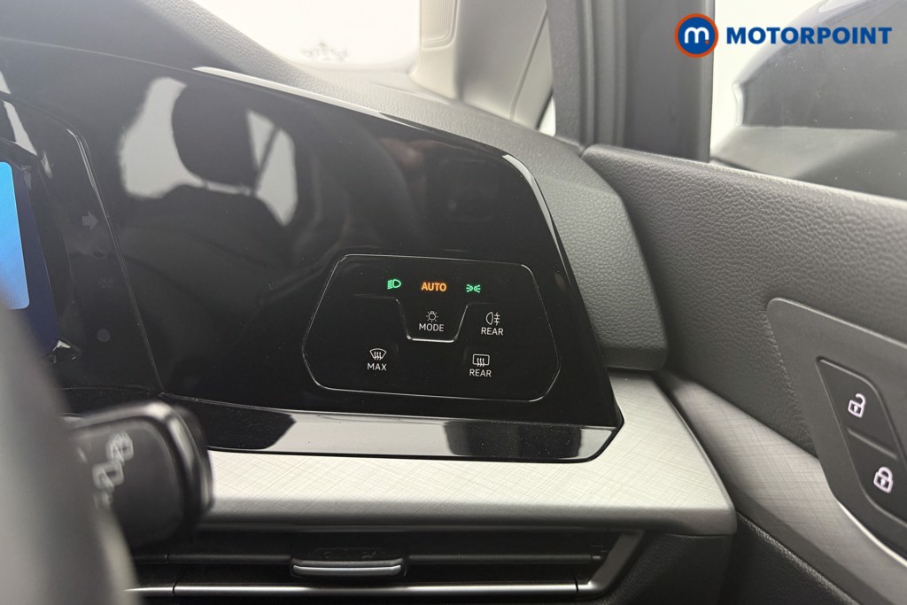 Volkswagen Golf Life Automatic Diesel Hatchback - Stock Number (1527928) - 11th supplementary image
