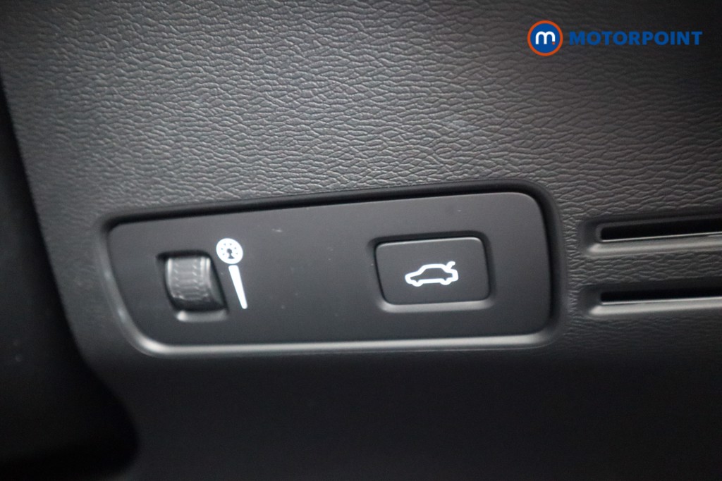 Volvo Xc40 R Design Manual Petrol SUV - Stock Number (1528194) - 15th supplementary image