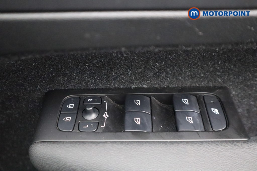 Volvo Xc40 R Design Manual Petrol SUV - Stock Number (1528194) - 17th supplementary image
