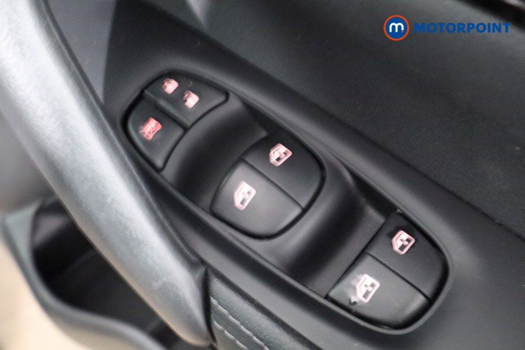 Nissan Qashqai N-Connecta Manual Petrol SUV - Stock Number (1528263) - 23rd supplementary image