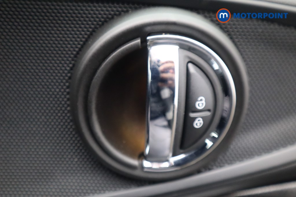 Mini Clubman Cooper Exclusive Automatic Petrol Estate - Stock Number (1533735) - 16th supplementary image