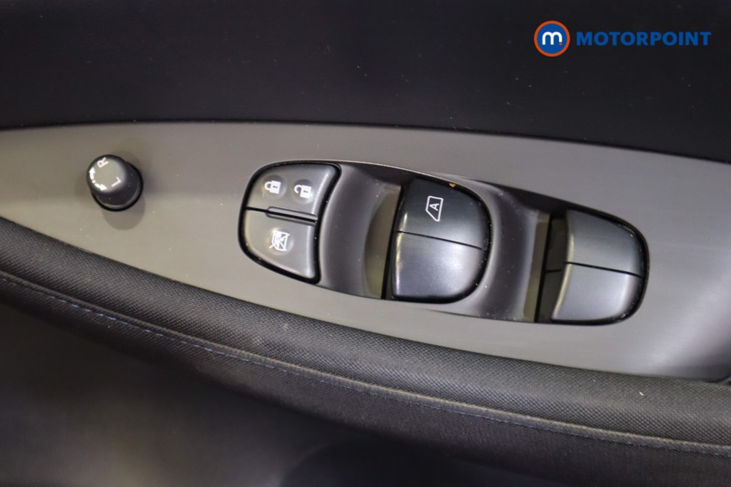 Nissan Leaf Acenta Automatic Electric Hatchback - Stock Number (1537030) - 7th supplementary image