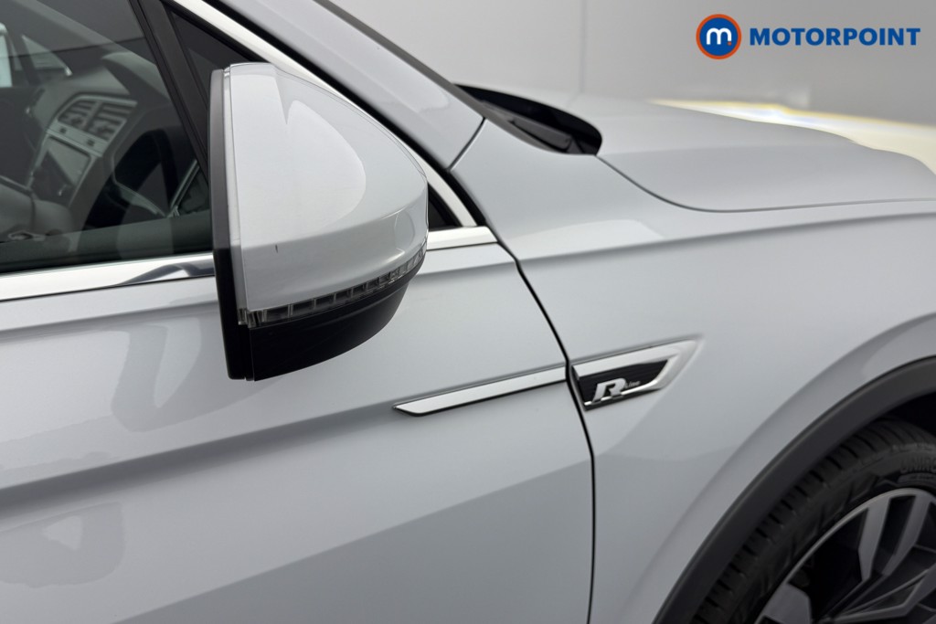 Volkswagen Tiguan R-Line Automatic Diesel SUV - Stock Number (1539004) - 16th supplementary image