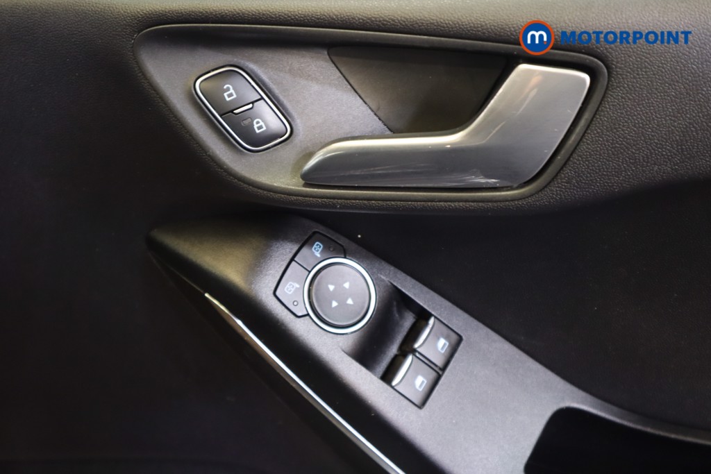 Ford Fiesta Zetec Manual Petrol Hatchback - Stock Number (1540592) - 7th supplementary image