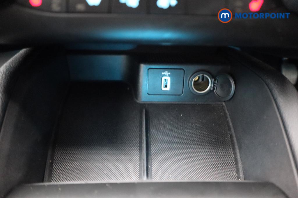 Ford Focus Titanium Manual Petrol Hatchback - Stock Number (1540755) - 13th supplementary image