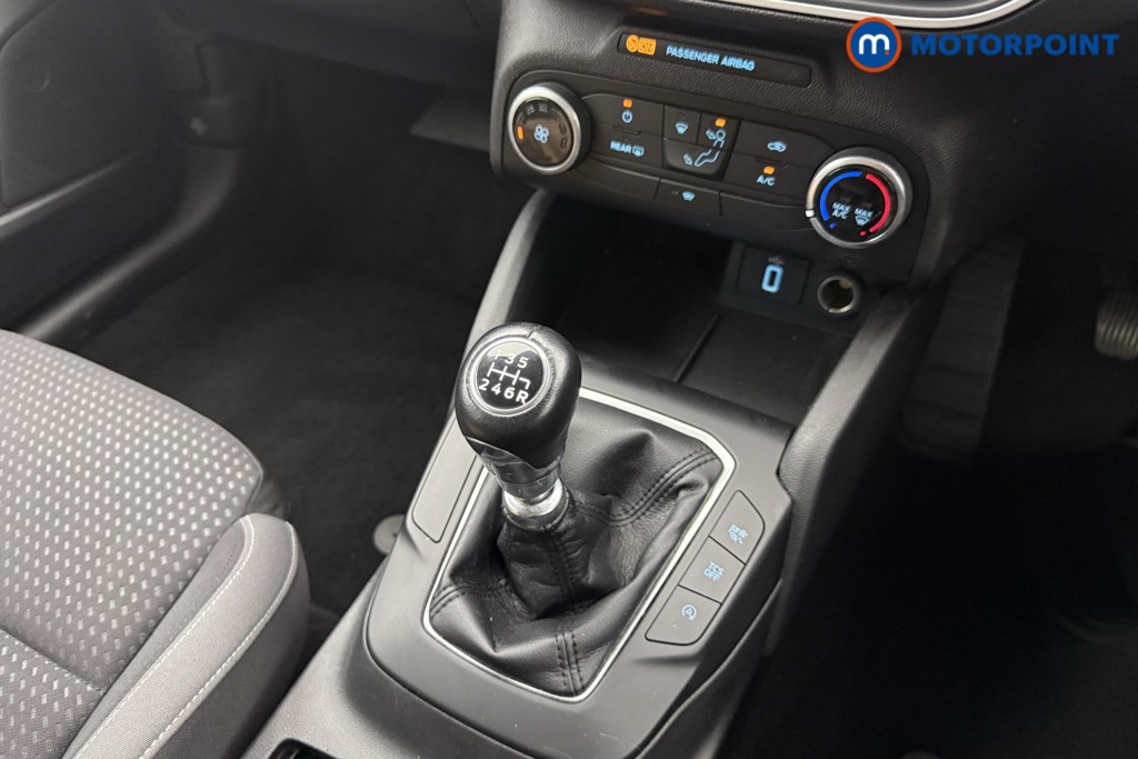 Ford Focus Zetec Manual Petrol Hatchback - Stock Number (1541173) - 5th supplementary image