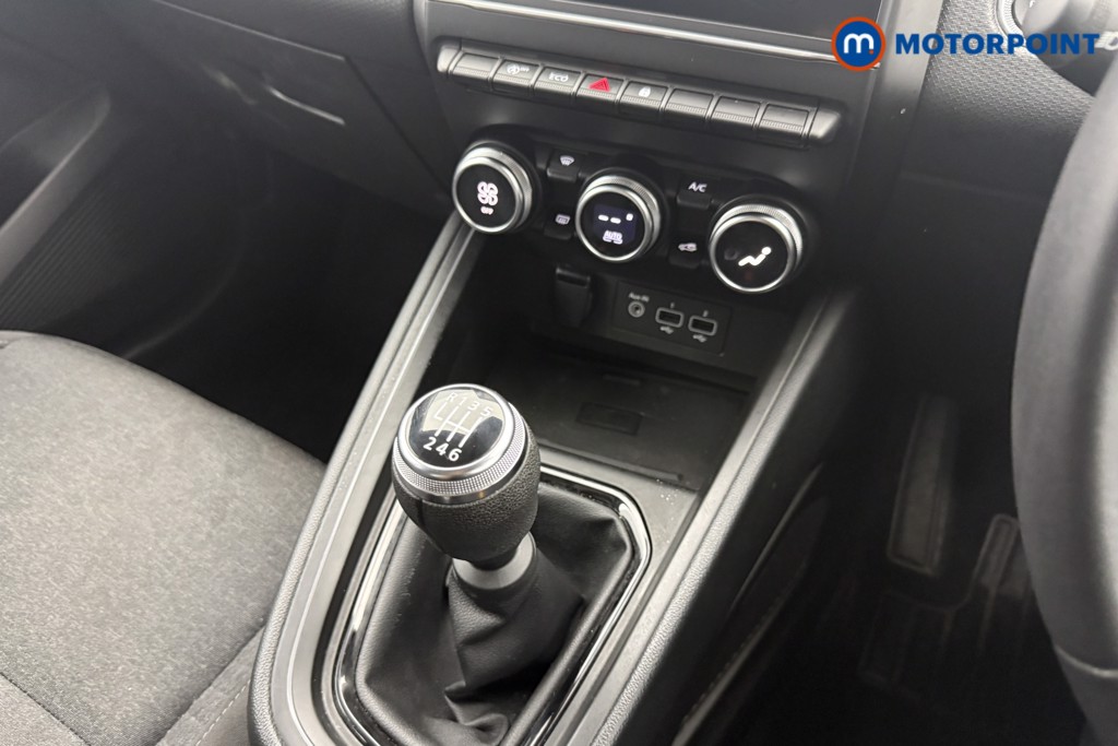 Renault Clio Evolution Manual Petrol Hatchback - Stock Number (1528415) - 5th supplementary image