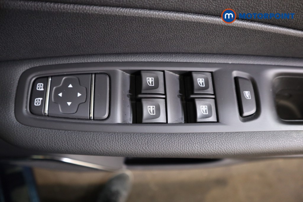 Renault Captur Iconic Manual Petrol SUV - Stock Number (1532468) - 9th supplementary image