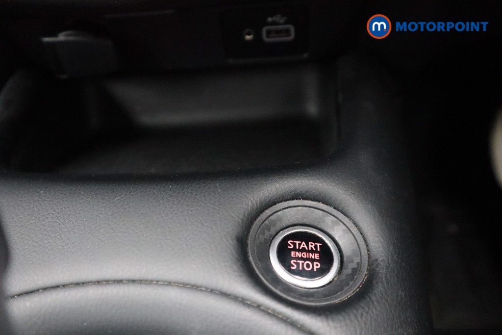 Nissan Juke N-Connecta Automatic Petrol SUV - Stock Number (1537823) - 9th supplementary image