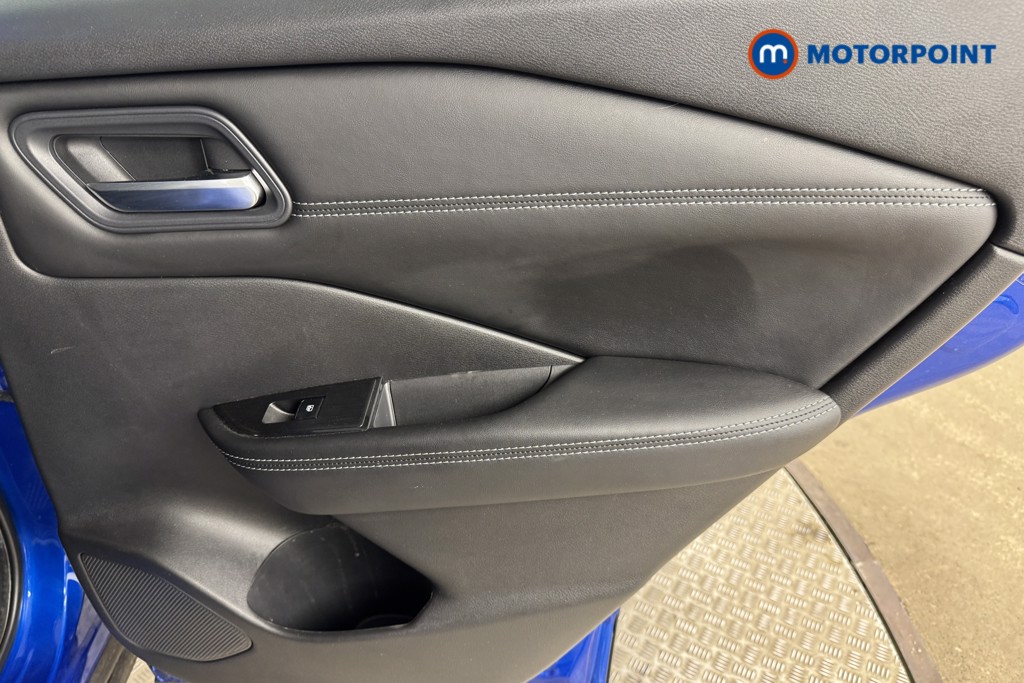 Nissan Qashqai Acenta Premium Manual Petrol SUV - Stock Number (1540215) - 16th supplementary image