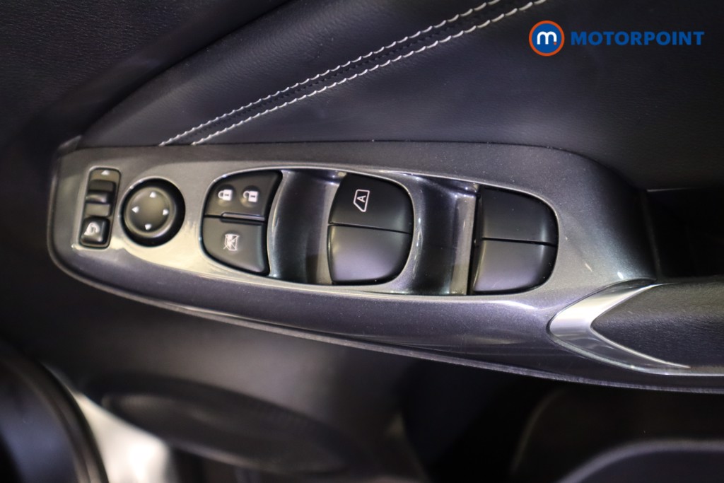 Nissan Juke N-Connecta Automatic Petrol SUV - Stock Number (1541076) - 8th supplementary image