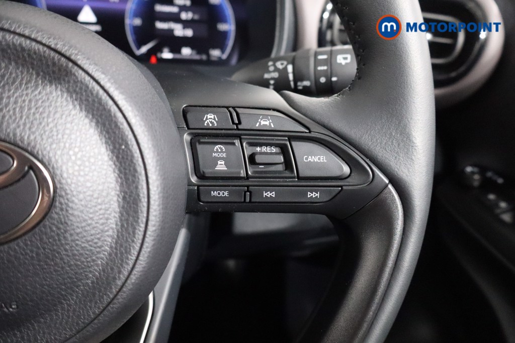 Toyota Yaris Cross Excel Automatic Petrol-Electric Hybrid Estate - Stock Number (1541561) - 8th supplementary image