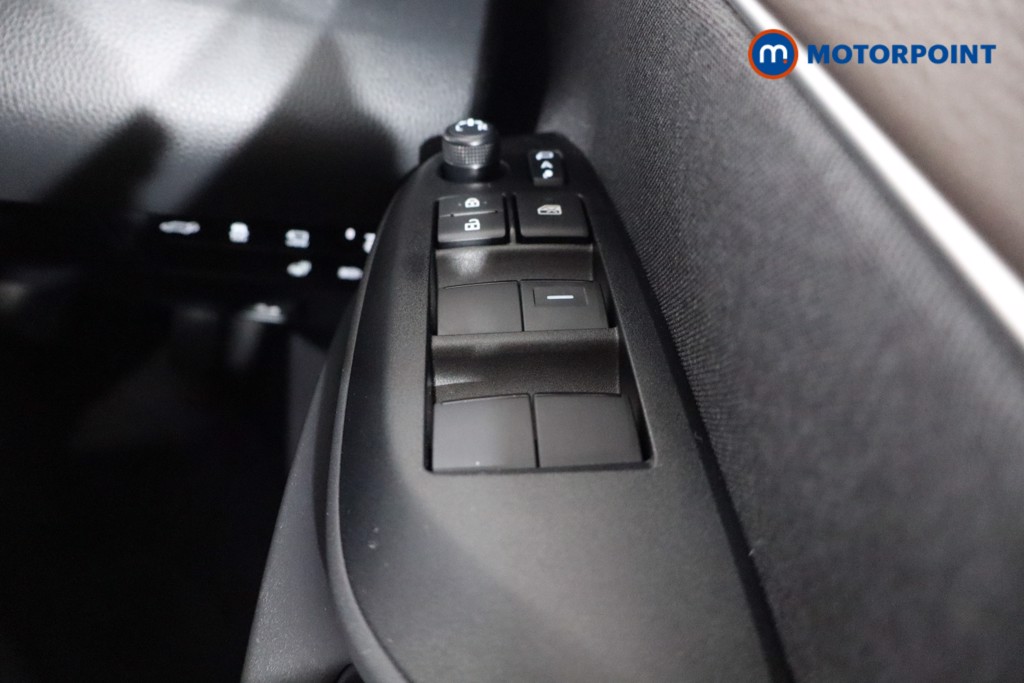 Toyota Yaris Cross Excel Automatic Petrol-Electric Hybrid Estate - Stock Number (1541561) - 17th supplementary image