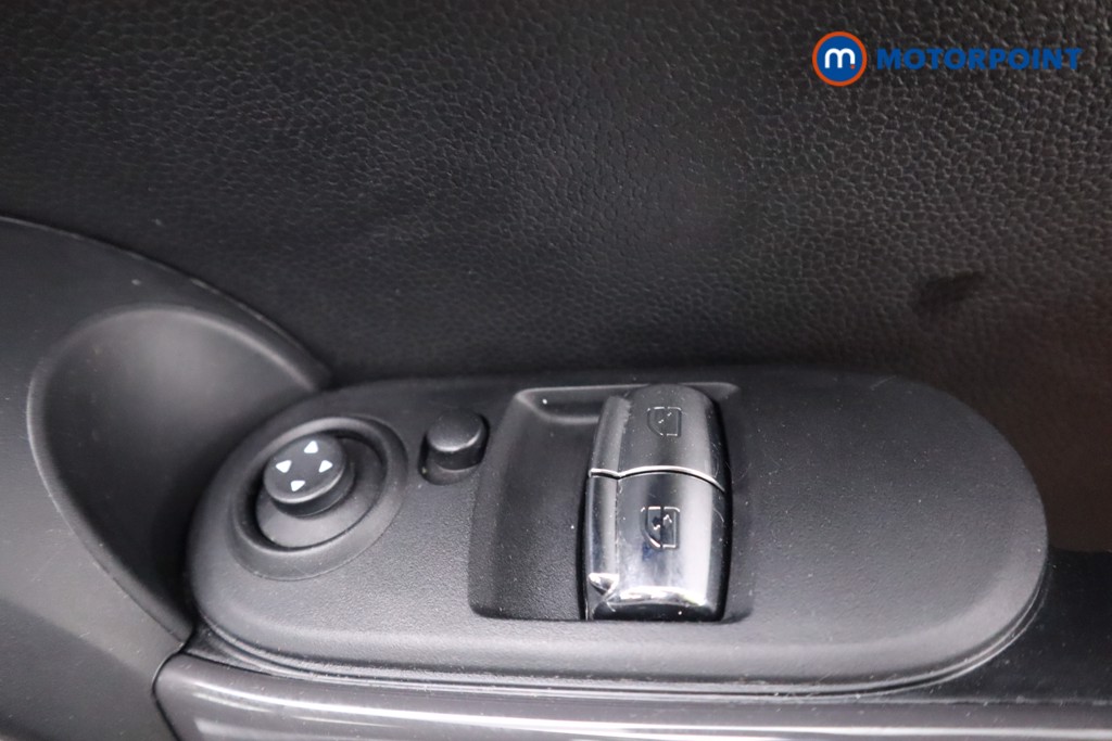 Mini Hatchback Cooper Classic Manual Petrol Hatchback - Stock Number (1542285) - 6th supplementary image