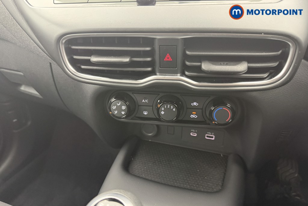 Nissan Juke Acenta Premium Manual Petrol SUV - Stock Number (1543081) - 4th supplementary image