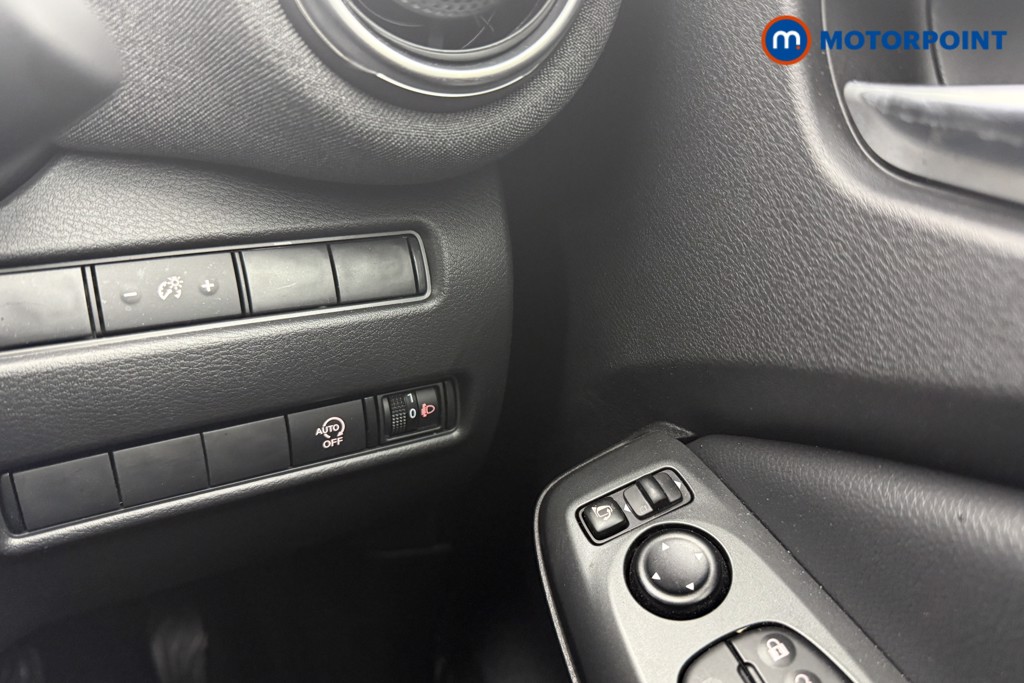 Nissan Juke Acenta Premium Manual Petrol SUV - Stock Number (1543081) - 13th supplementary image