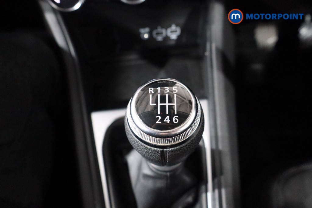 Renault Captur Iconic Manual Petrol SUV - Stock Number (1540179) - 15th supplementary image