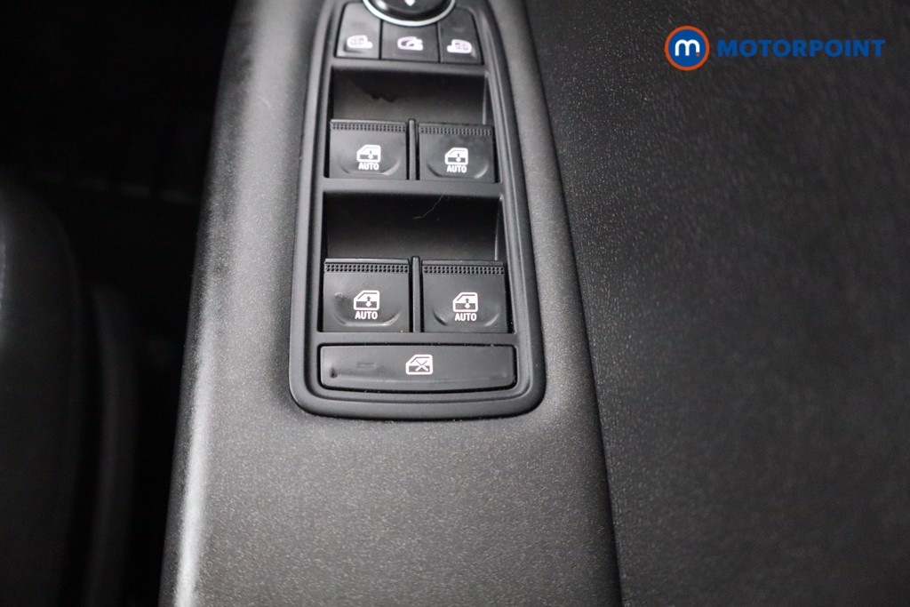 Renault Captur Iconic Manual Petrol SUV - Stock Number (1540179) - 17th supplementary image