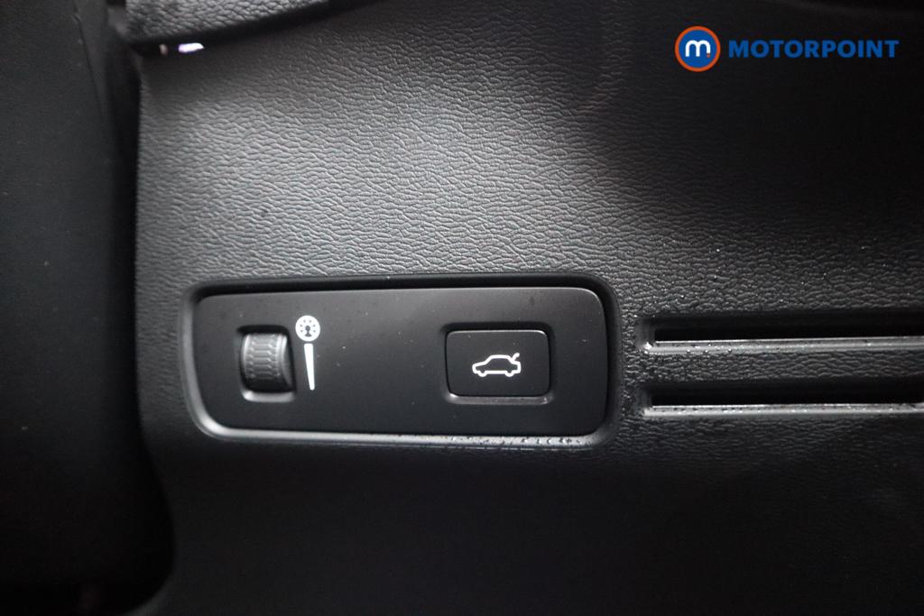 Volvo Xc40 Momentum Manual Petrol SUV - Stock Number (1528232) - 16th supplementary image