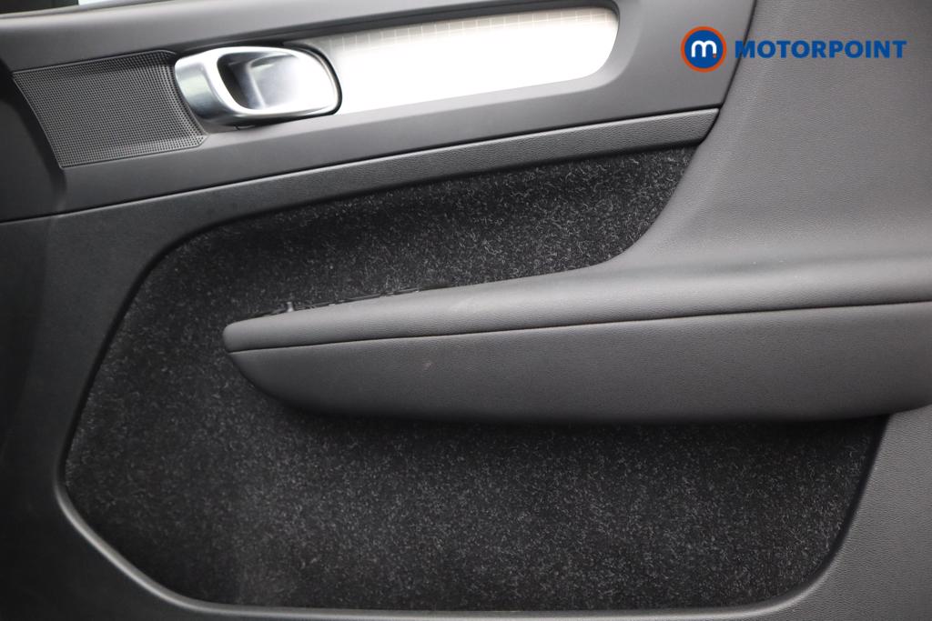 Volvo Xc40 Momentum Manual Petrol SUV - Stock Number (1528232) - 17th supplementary image