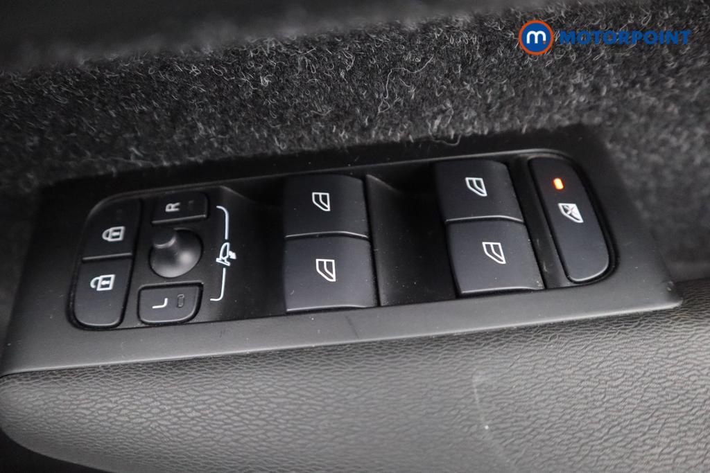 Volvo Xc40 Momentum Manual Petrol SUV - Stock Number (1528232) - 18th supplementary image
