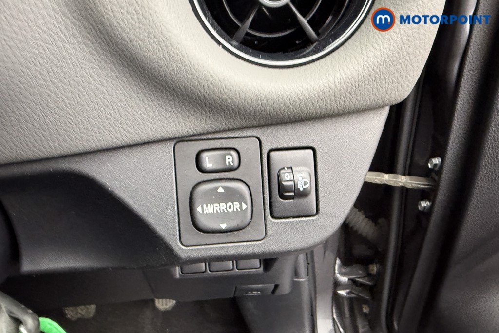 Toyota Yaris Icon Tech Manual Petrol Hatchback - Stock Number (1532569) - 15th supplementary image
