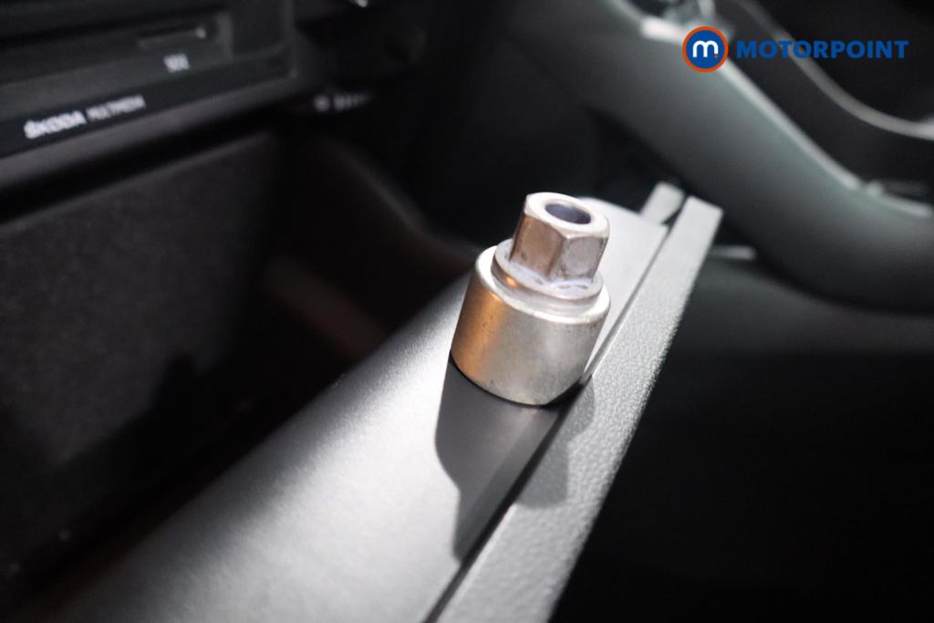Skoda Karoq Se Technology Manual Petrol SUV - Stock Number (1534919) - 15th supplementary image