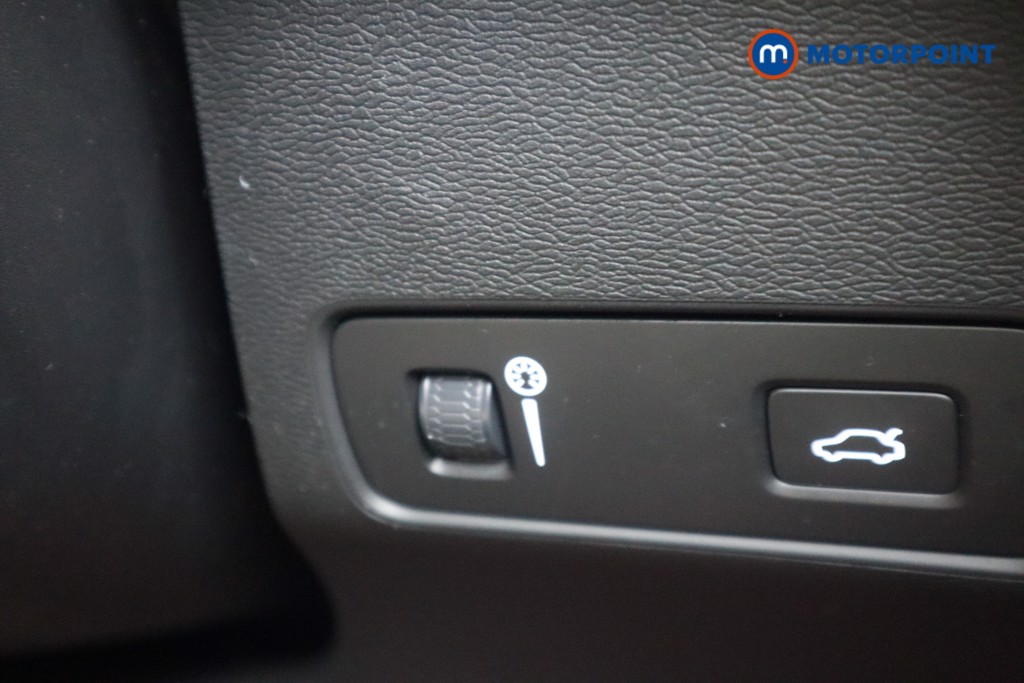Volvo Xc40 R Design Manual Petrol SUV - Stock Number (1536491) - 13th supplementary image