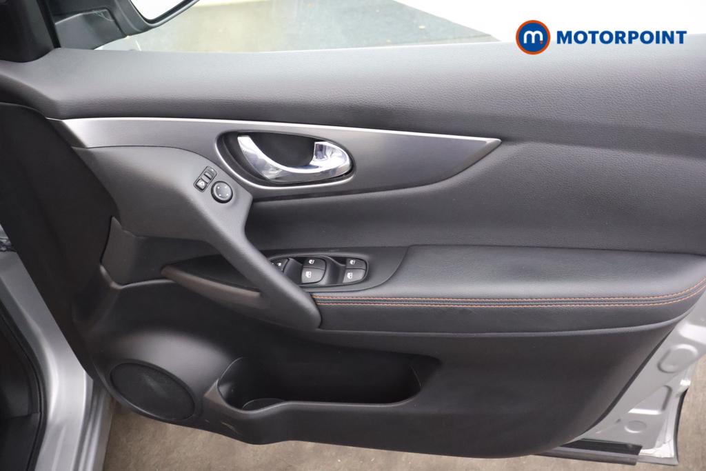 Nissan Qashqai N-Motion Manual Petrol SUV - Stock Number (1540022) - 9th supplementary image