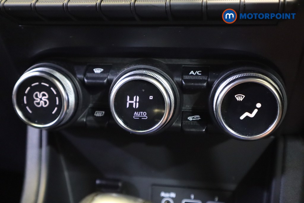 Renault Captur Iconic Automatic Petrol SUV - Stock Number (1542575) - 14th supplementary image