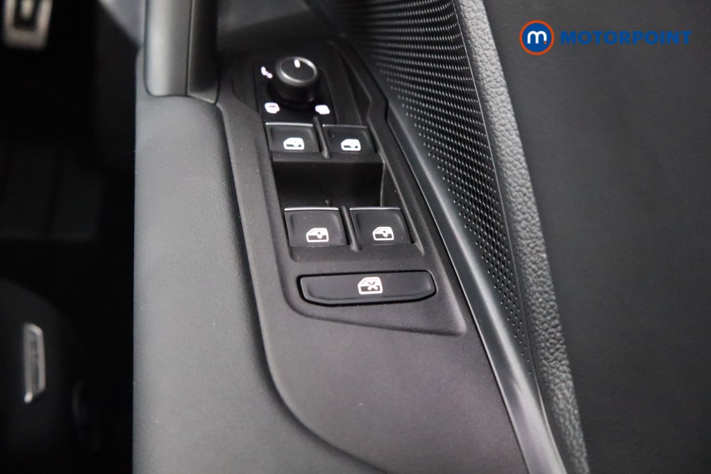 Volkswagen Tiguan R-Line Automatic Petrol SUV - Stock Number (1542799) - 17th supplementary image