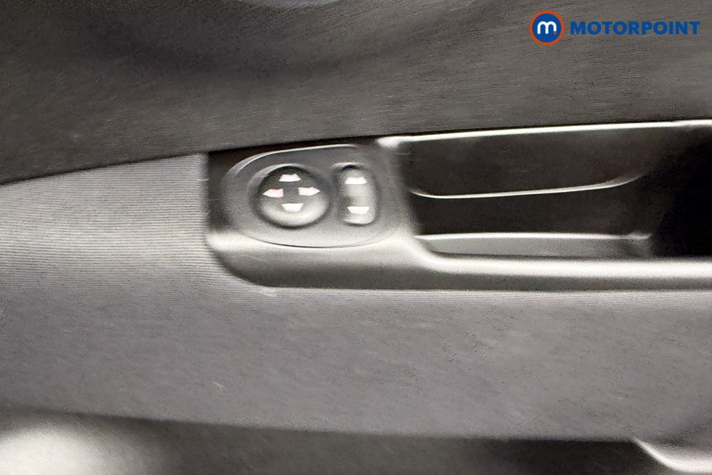 Fiat 500 TOP Manual Petrol-Electric Hybrid Hatchback - Stock Number (1544080) - 13th supplementary image