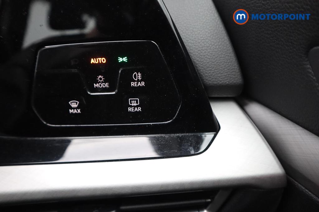 Volkswagen Golf Life Automatic Diesel Hatchback - Stock Number (1527927) - 17th supplementary image