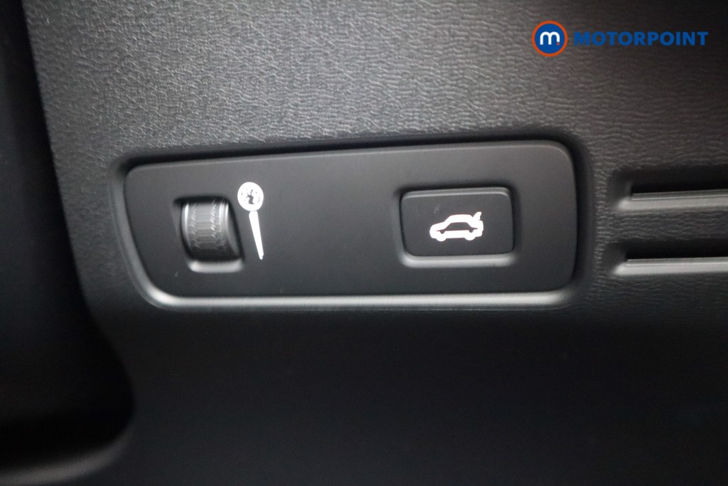 Volvo Xc40 R Design Manual Petrol SUV - Stock Number (1528185) - 15th supplementary image