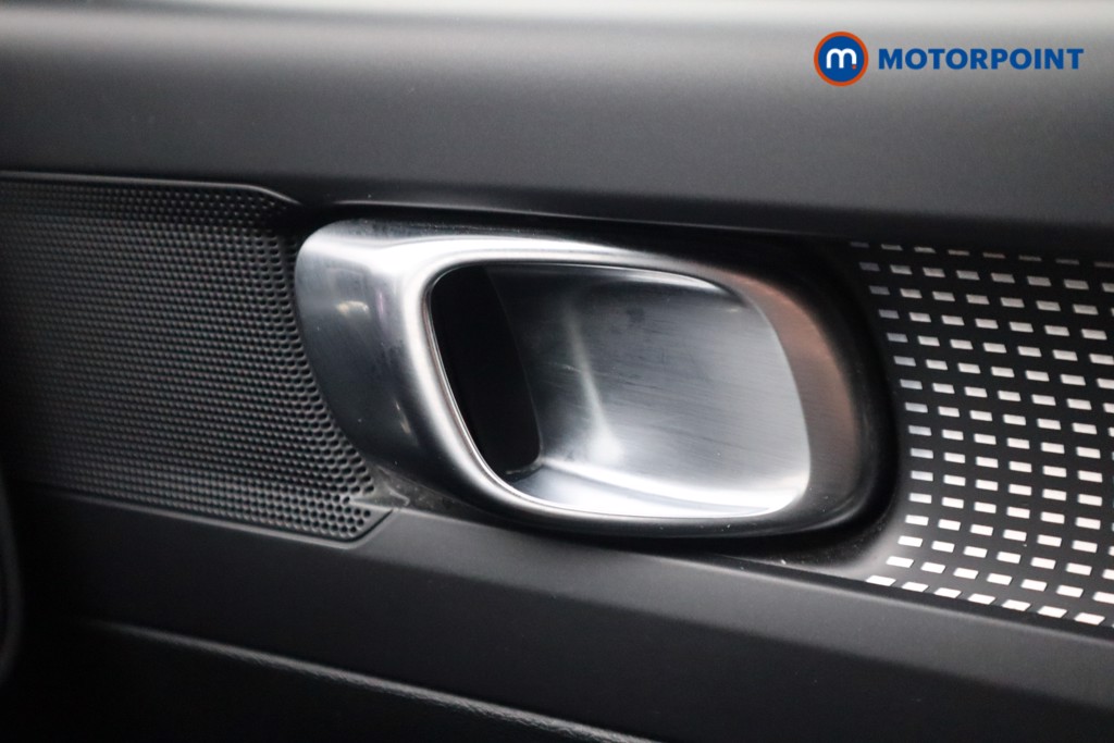 Volvo Xc40 R Design Manual Petrol SUV - Stock Number (1528185) - 16th supplementary image