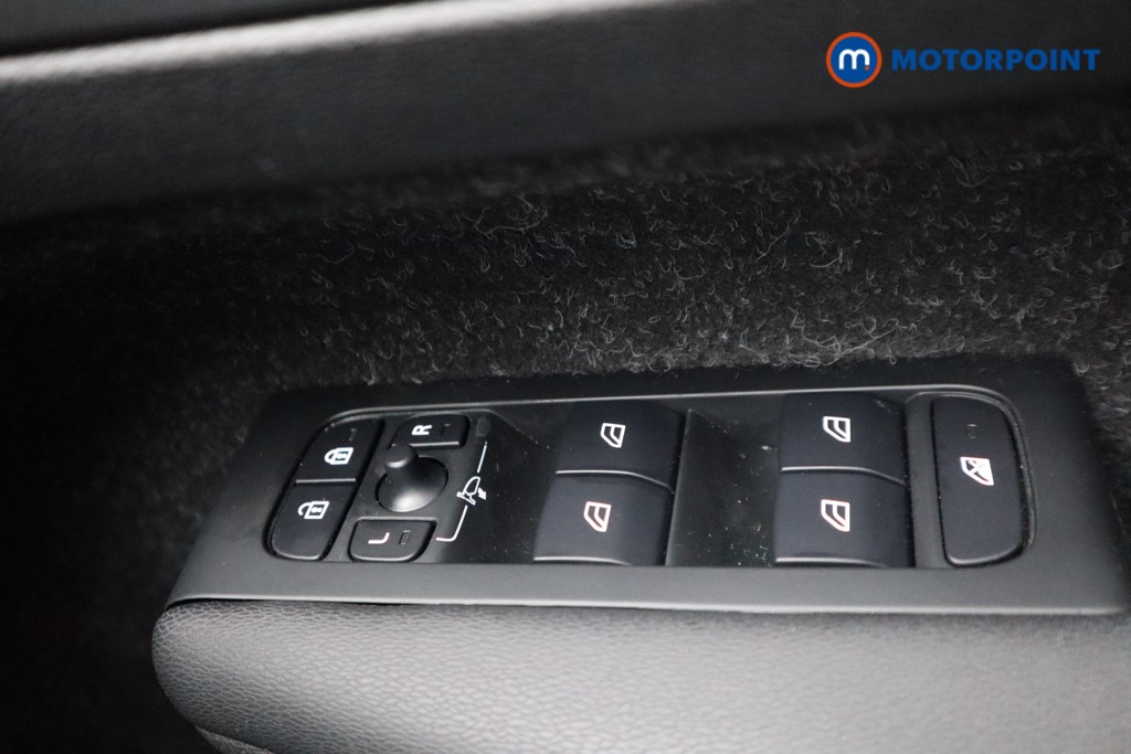 Volvo Xc40 R Design Manual Petrol SUV - Stock Number (1528185) - 17th supplementary image
