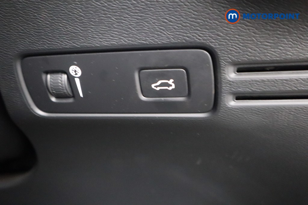 Volvo Xc40 R Design Manual Petrol SUV - Stock Number (1530619) - 14th supplementary image