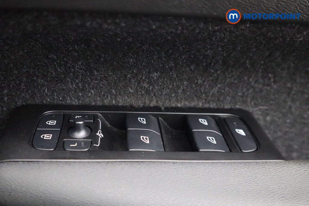Volvo Xc40 R Design Manual Petrol SUV - Stock Number (1530619) - 16th supplementary image