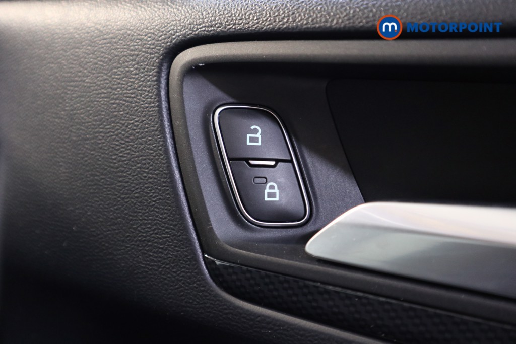 Ford Focus St-Line Edition Manual Petrol-Electric Hybrid Hatchback - Stock Number (1540407) - 11th supplementary image