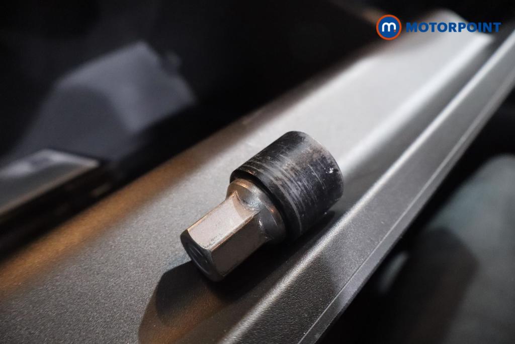 Mercedes-Benz B Class Amg Line Automatic Petrol Hatchback - Stock Number (1540737) - 14th supplementary image