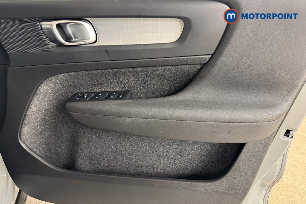 Volvo Xc40 Core Automatic Petrol SUV - Stock Number (1542144) - 15th supplementary image