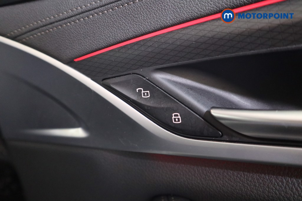 BMW 5 Series M Sport Automatic Petrol Plug-In Hybrid Estate - Stock Number (1542519) - 12th supplementary image