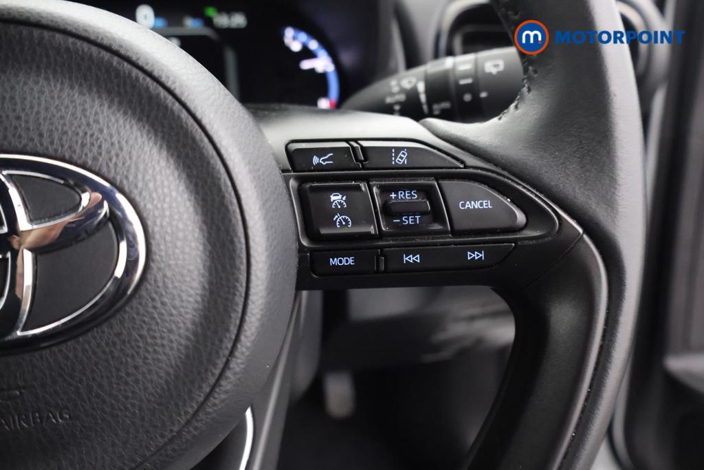 Toyota Yaris Cross Design Automatic Petrol-Electric Hybrid Estate - Stock Number (1543289) - 3rd supplementary image