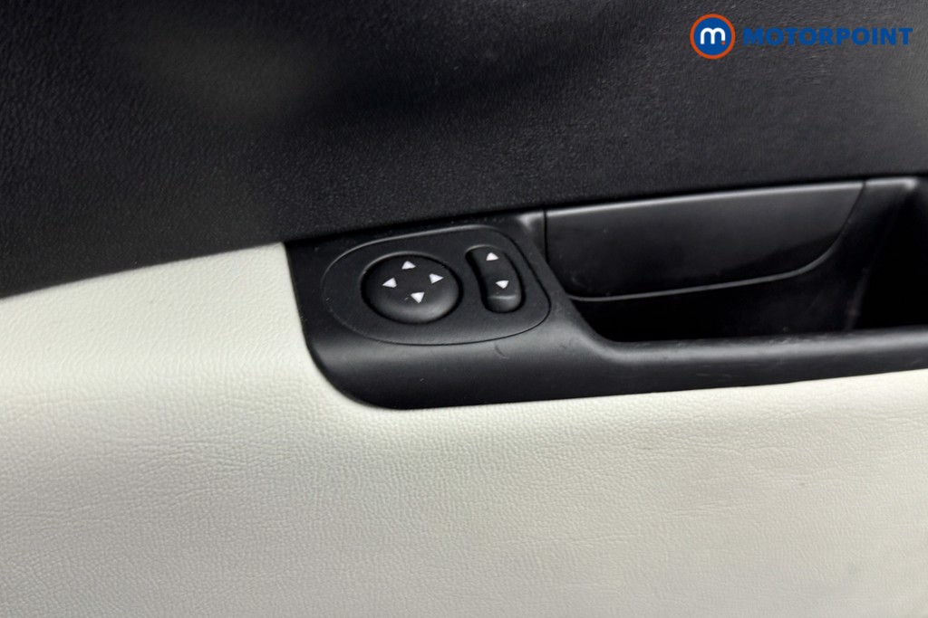 Fiat 500 Dolcevita Manual Petrol-Electric Hybrid Hatchback - Stock Number (1543445) - 13th supplementary image