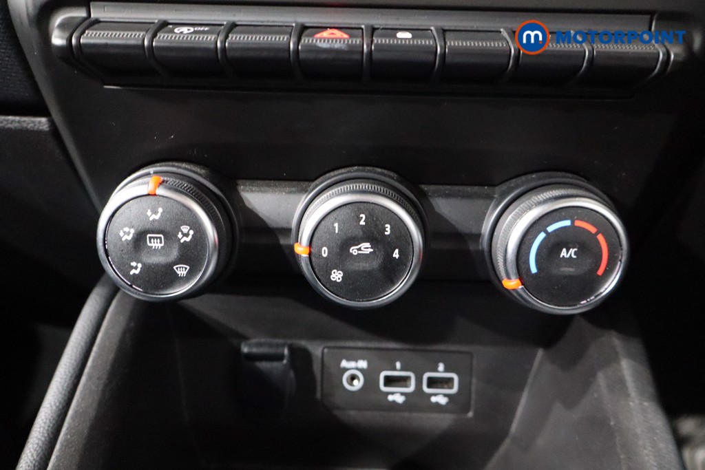 Renault Clio Play Manual Petrol Hatchback - Stock Number (1521506) - 14th supplementary image