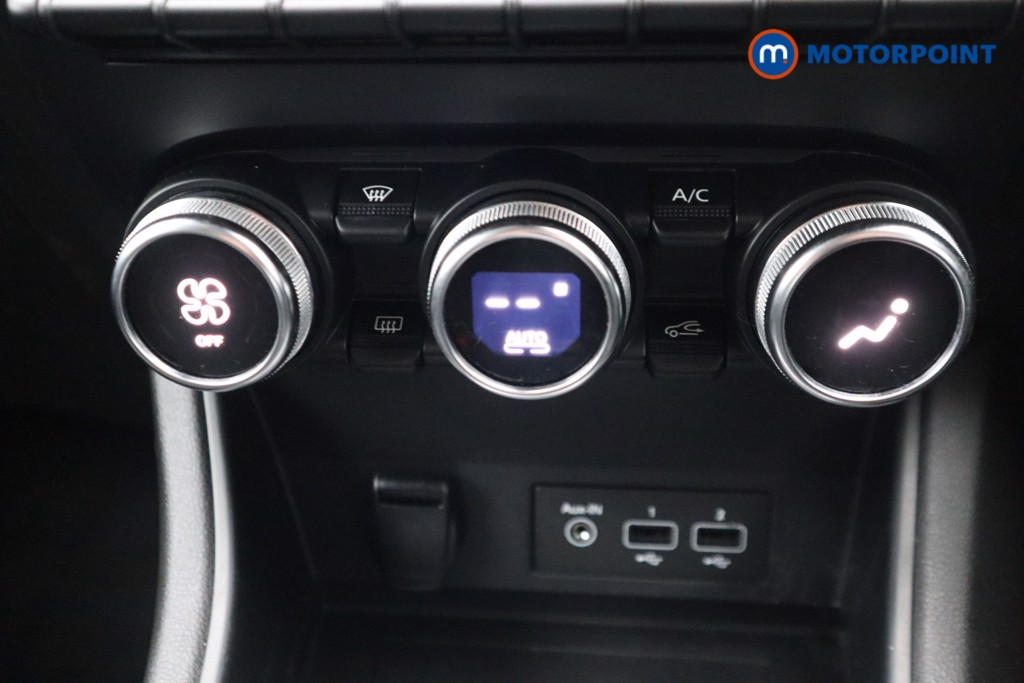 Renault Captur Iconic Manual Petrol SUV - Stock Number (1528402) - 8th supplementary image