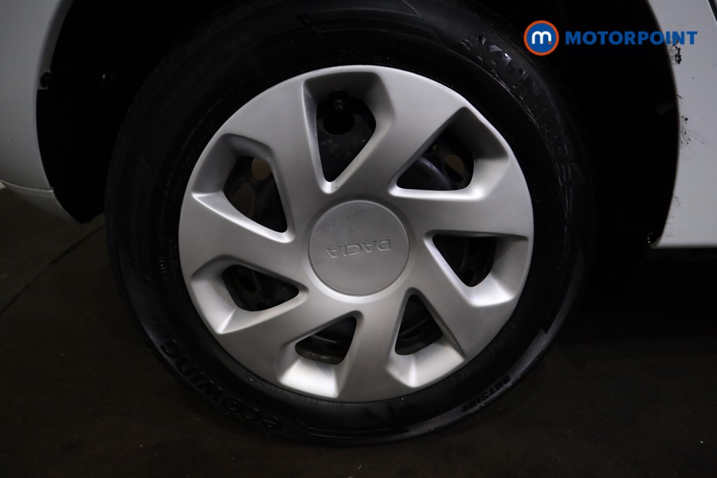 Dacia Sandero Essential Manual Petrol Hatchback - Stock Number (1530694) - 10th supplementary image