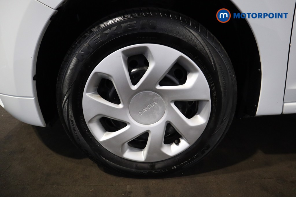 Dacia Sandero Essential Manual Petrol Hatchback - Stock Number (1530694) - 12th supplementary image