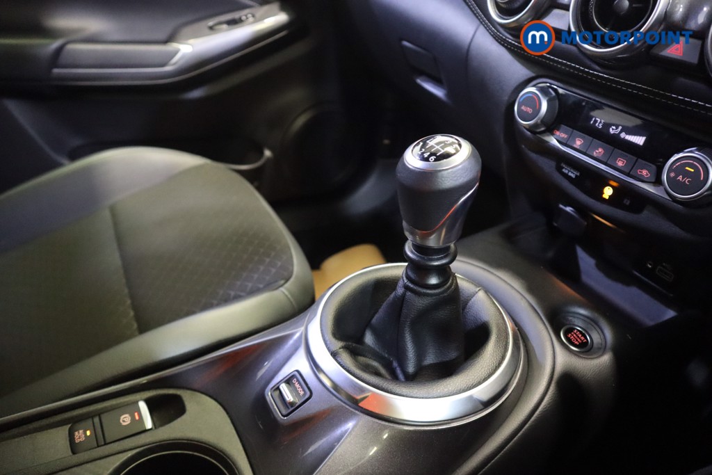 Nissan Juke N-Connecta Manual Petrol SUV - Stock Number (1536849) - 4th supplementary image