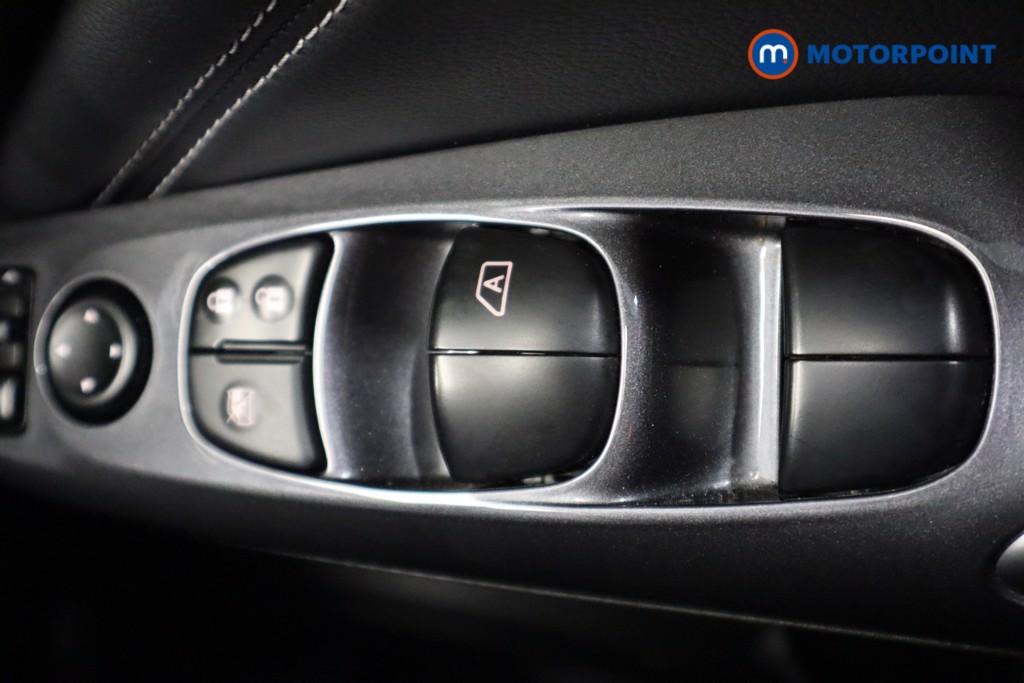 Nissan Juke N-Connecta Manual Petrol SUV - Stock Number (1536849) - 11th supplementary image